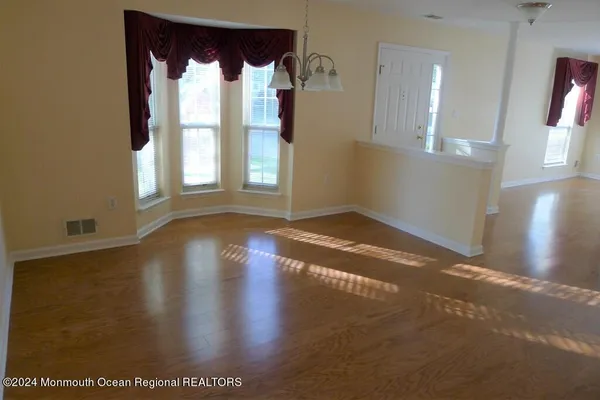 $3,800 | 5 Oxford Road, Holmdel, NJ 07733