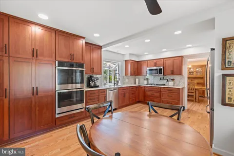 $1,250,000 | 3800 Ridgelea Drive, Fairfax, VA 22031