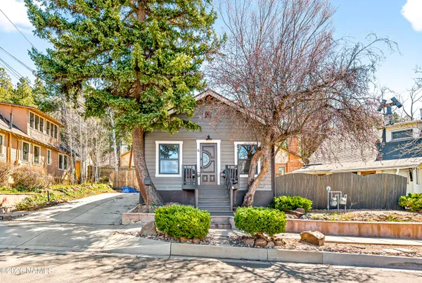 $600,000 | 4 North Hillside Street, Flagstaff, AZ 86001