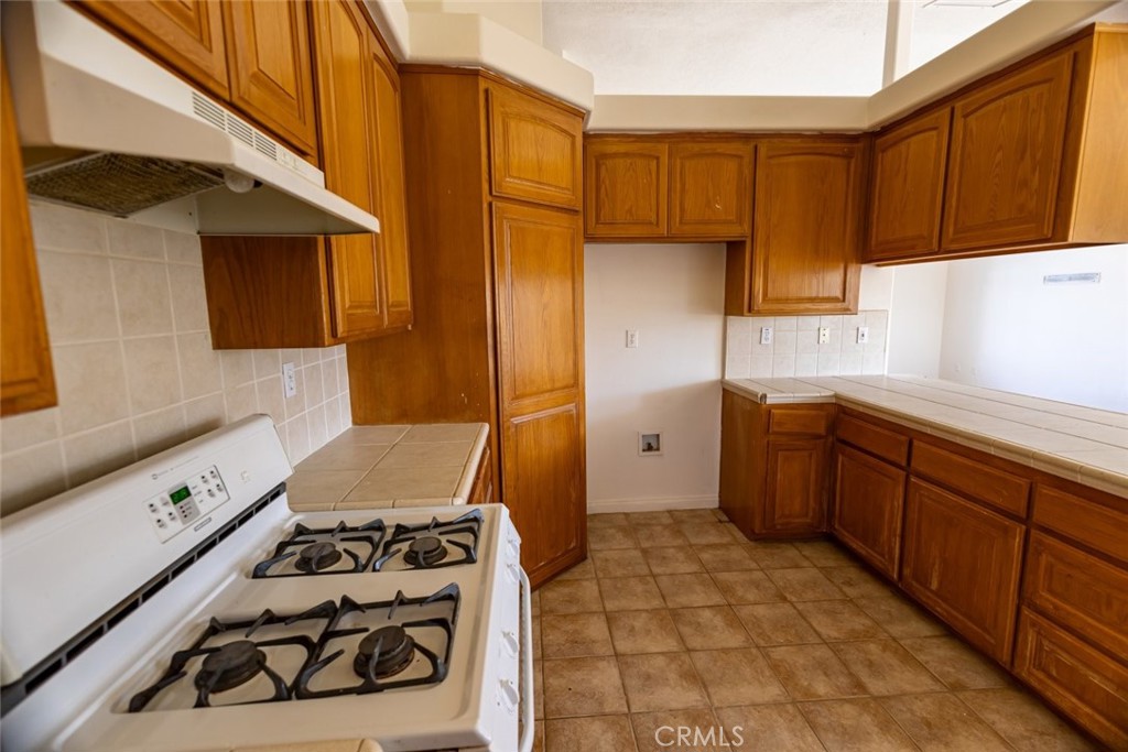 12384 Redwood Road Pinon Hills, CA 92372 - Photo 13 of 35 a kitchen with a stove a sink and a microwave
