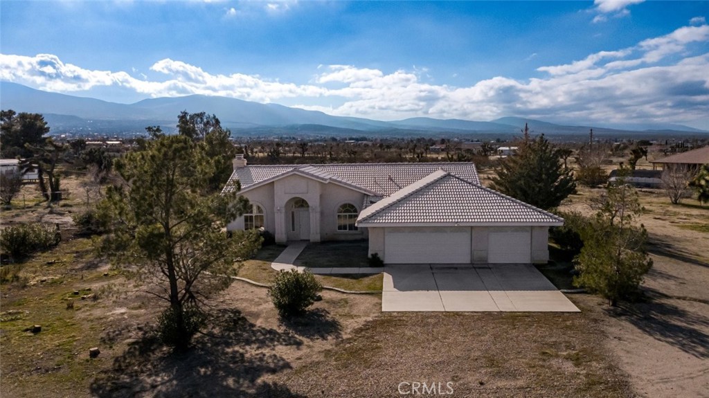 12384 Redwood Road Pinon Hills, CA 92372 - Photo 2 of 35 a front view of a house with a yard
