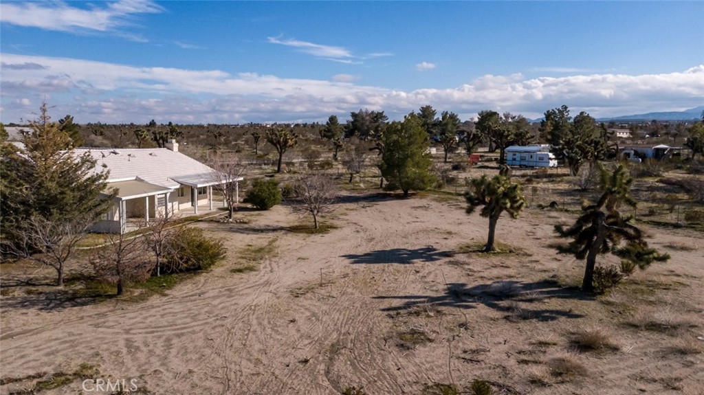 12384 Redwood Road Pinon Hills, CA 92372 - Photo 5 of 35 a view of a town with big house