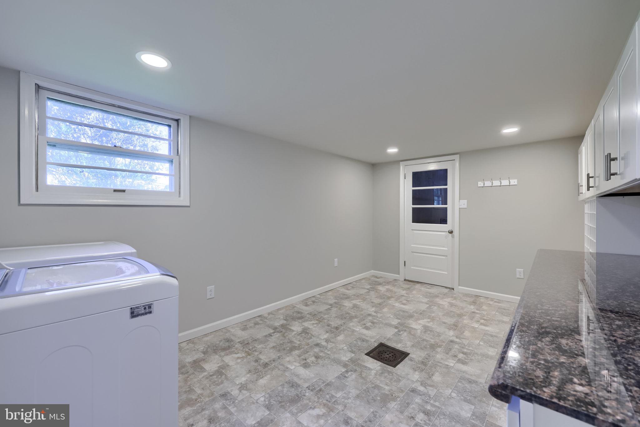 8 Heathglen Road Middletown, PA 17057 - Photo 35 of 40 Laundry Room