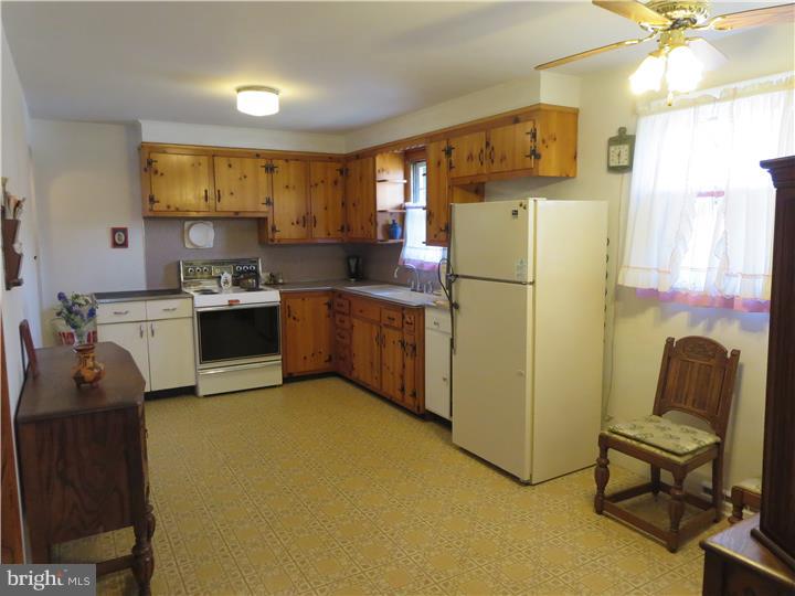 27 Wingert Road Wyomissing, PA 19610 - Photo 5 of 18 Gallery Image 5
