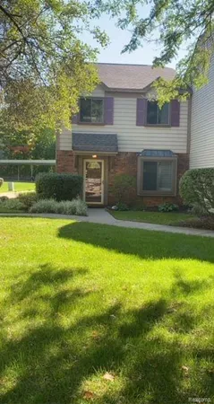 $1,700 | 1567 Streamwood Court, Unit 55, Rochester, MI 48307