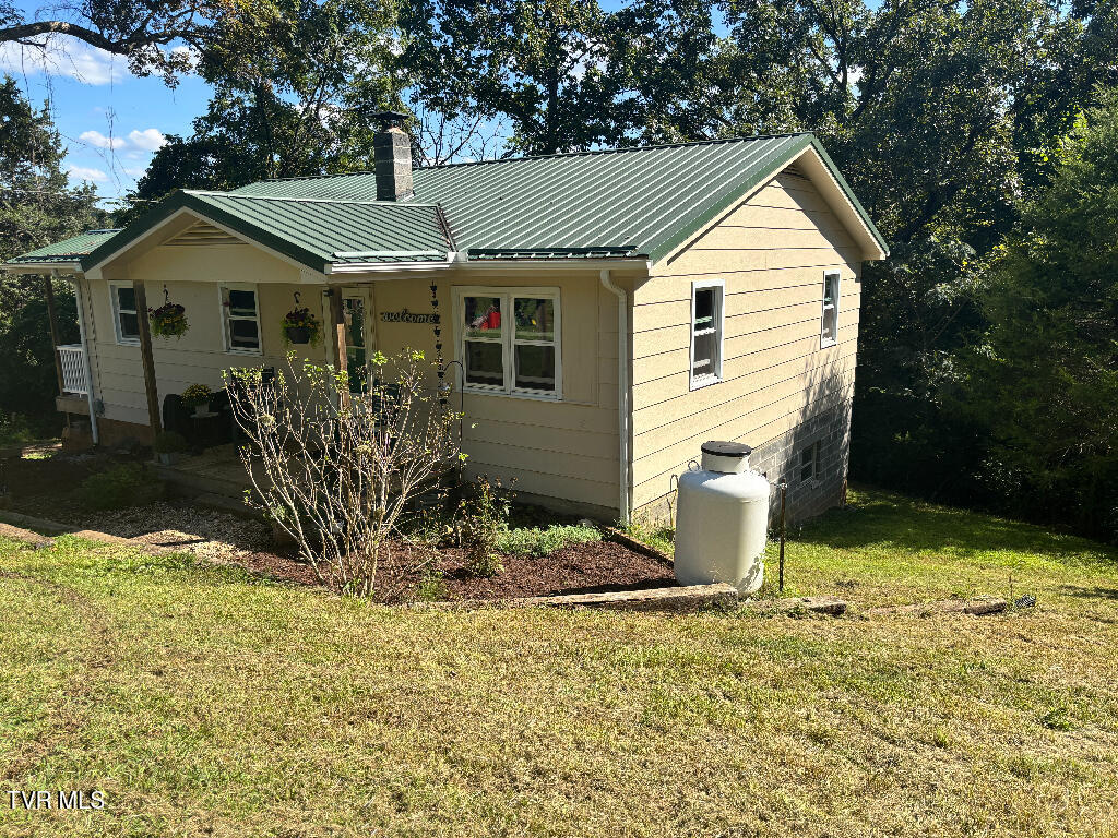 2402 Hickory Hill Road Blackwater, VA 24221 - Photo 2 of 28 01