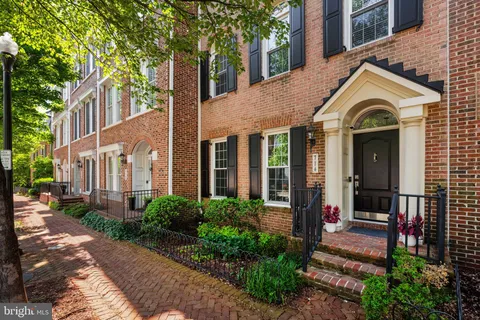 $1,560,000 | 714 Day Lane, Alexandria, VA 22314