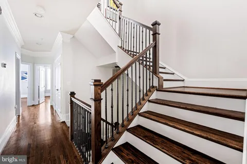 $1,560,000 | 714 Day Lane, Alexandria, VA 22314