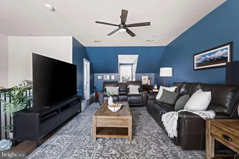 $1,560,000 | 714 Day Lane, Alexandria, VA 22314