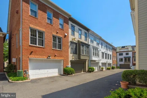 $1,560,000 | 714 Day Lane, Alexandria, VA 22314