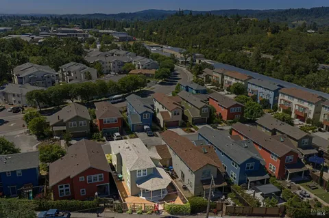 $825,000 | 117 Grayson Way, Healdsburg, CA 95448
