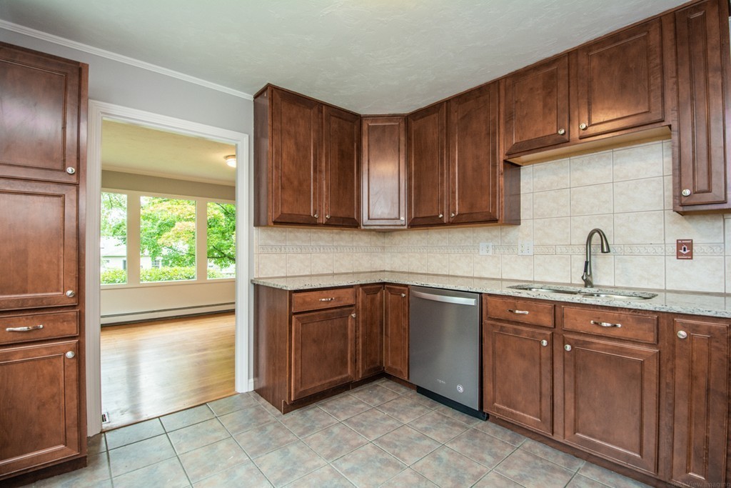 35 Westbrook Road Northborough, MA 01532 - Photo 5 of 26 Gallery Image 5