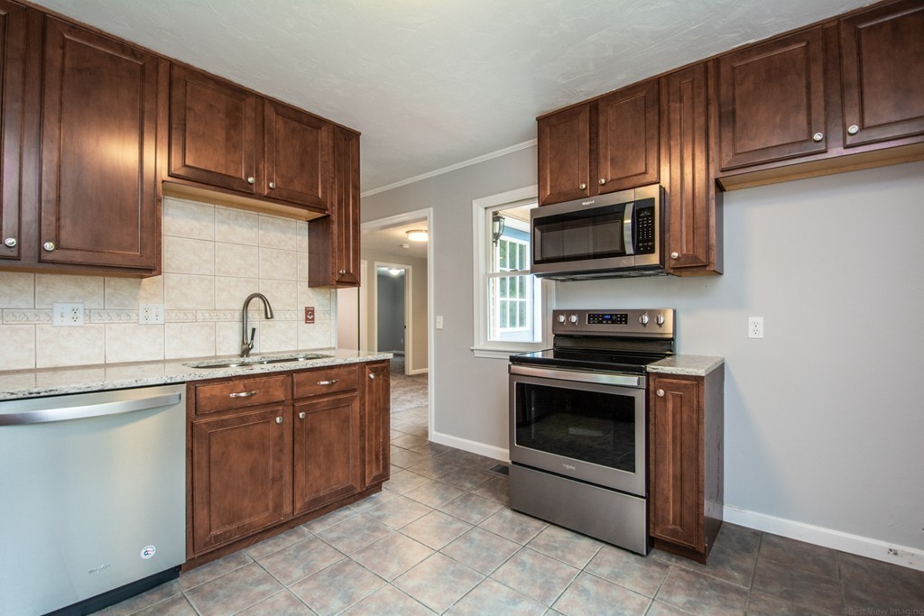 35 Westbrook Road Northborough, MA 01532 - Photo 6 of 26 Gallery Image 6