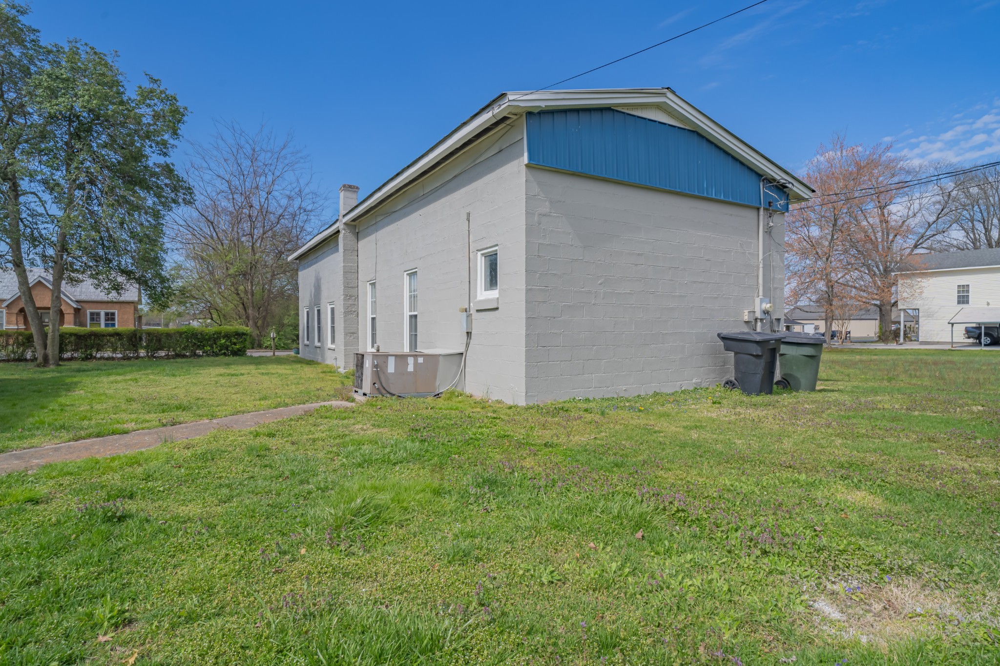 802 North Washington Street Tullahoma, TN 37388 - Photo 12 of 37 a view of a backyard with wooden fence