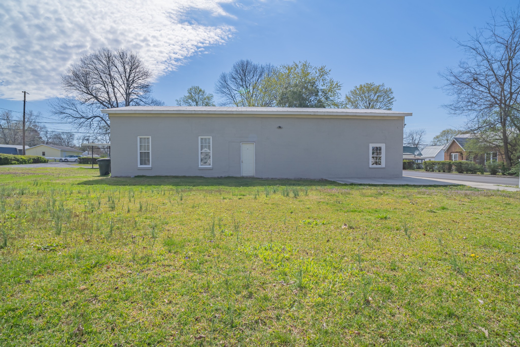 802 North Washington Street Tullahoma, TN 37388 - Photo 14 of 37 a view of a yard with an outdoor space