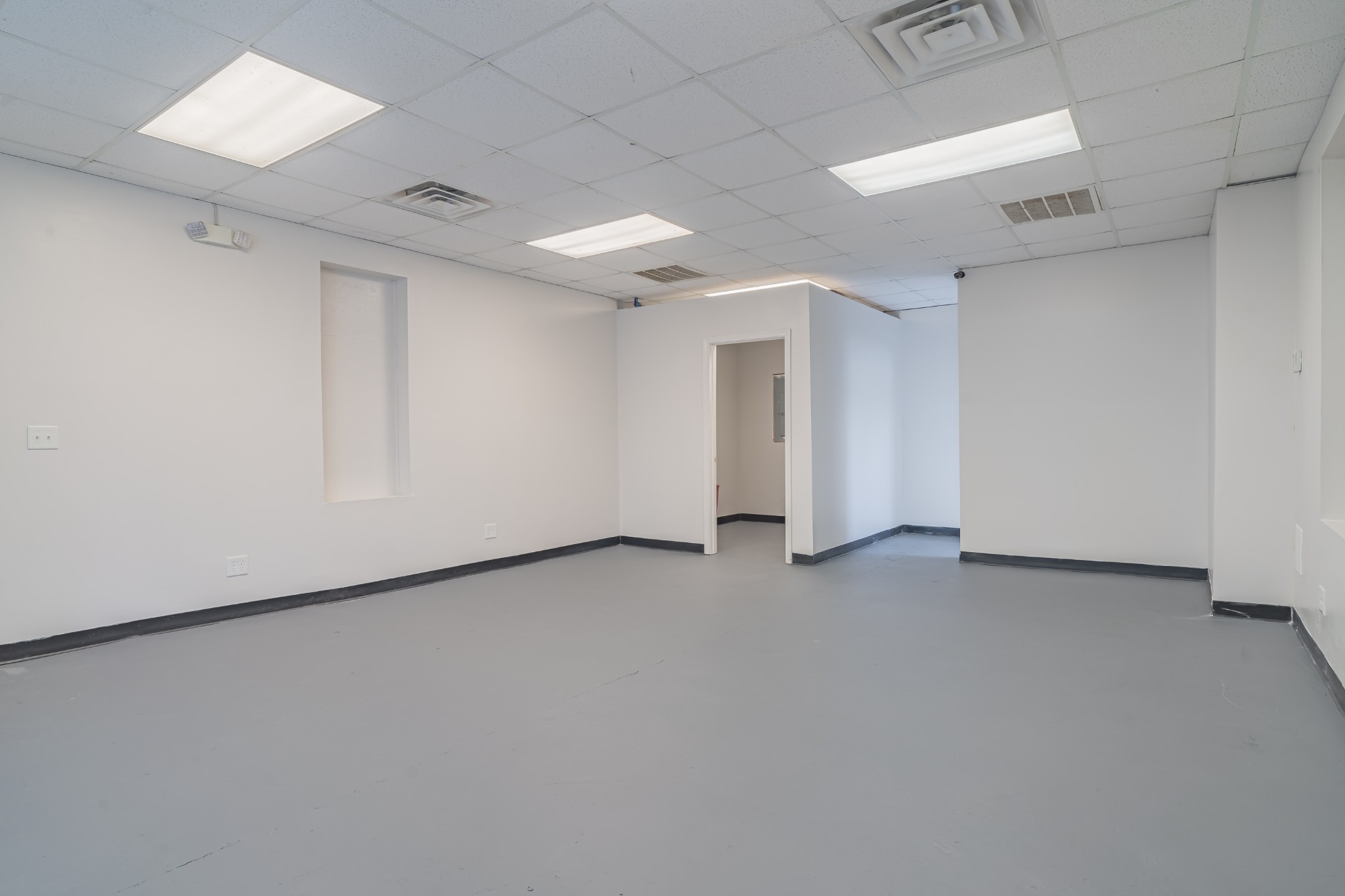 802 North Washington Street Tullahoma, TN 37388 - Photo 25 of 37 a view of a room with an empty space