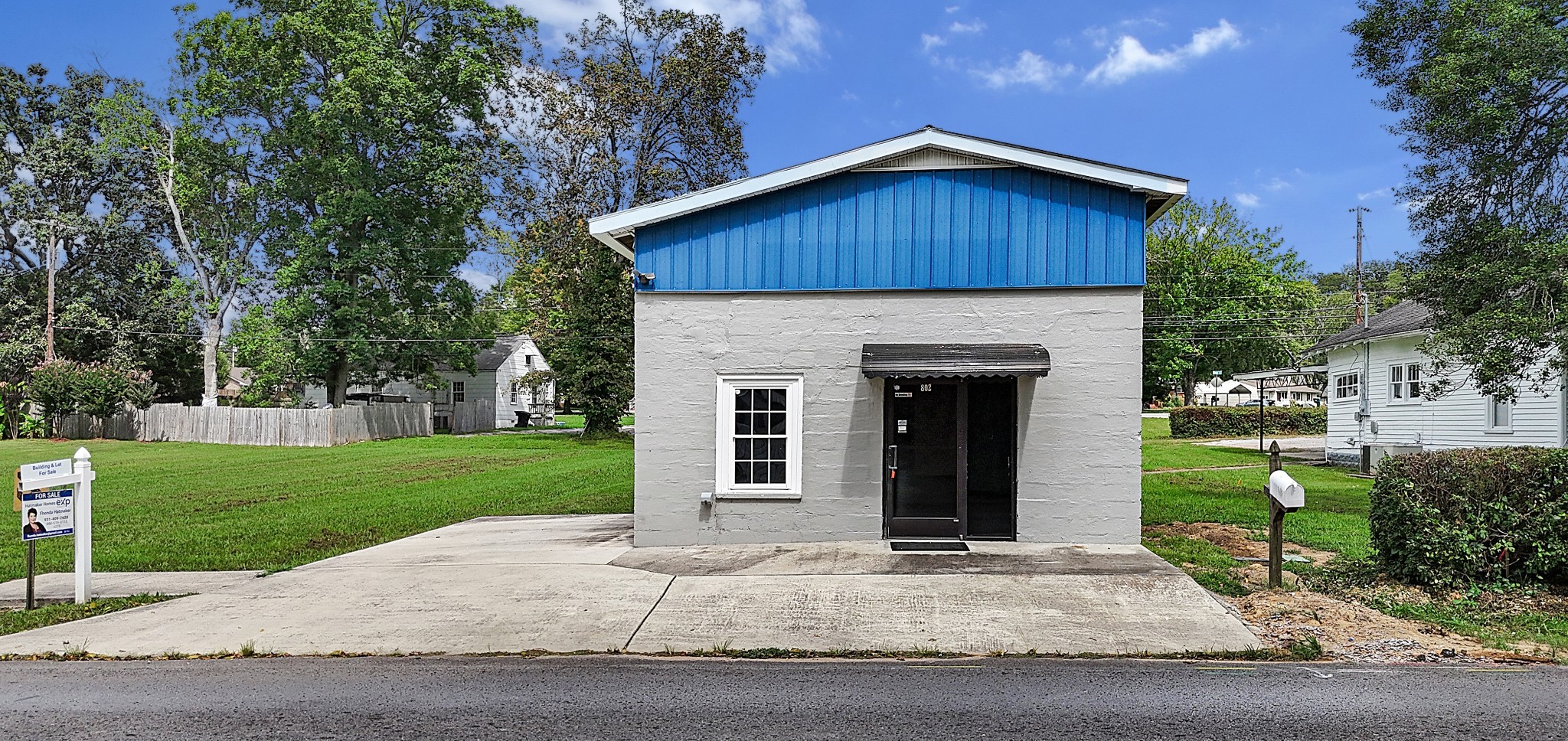 802 North Washington Street Tullahoma, TN 37388 - Photo 8 of 37 a view of a house with a yard