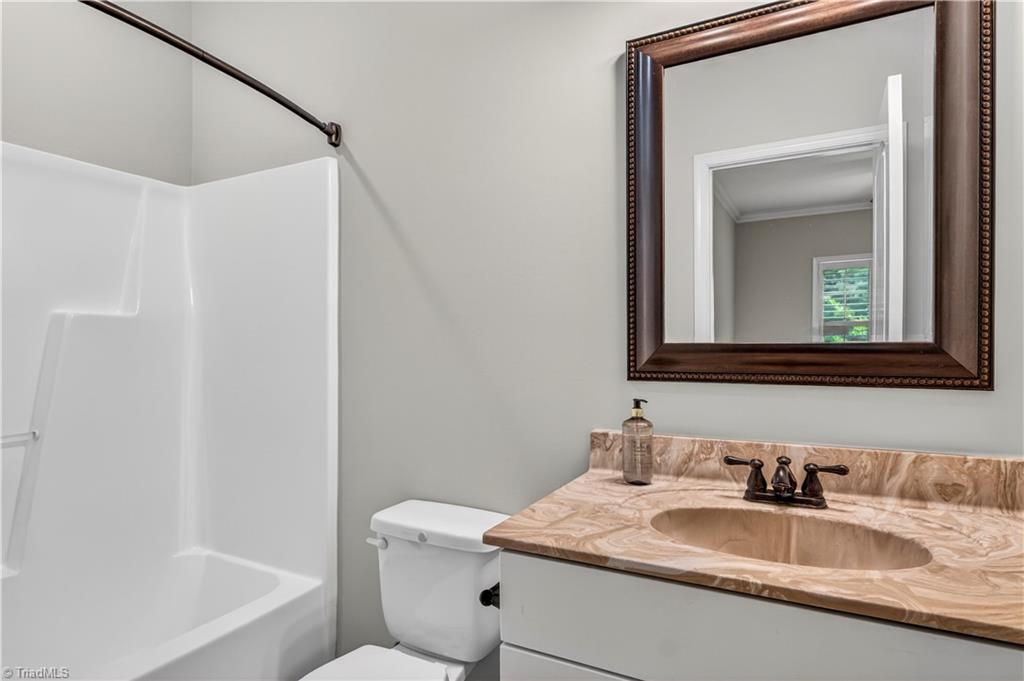 5414 Rambling Road Greensboro, NC 27409 - Photo 27 of 37