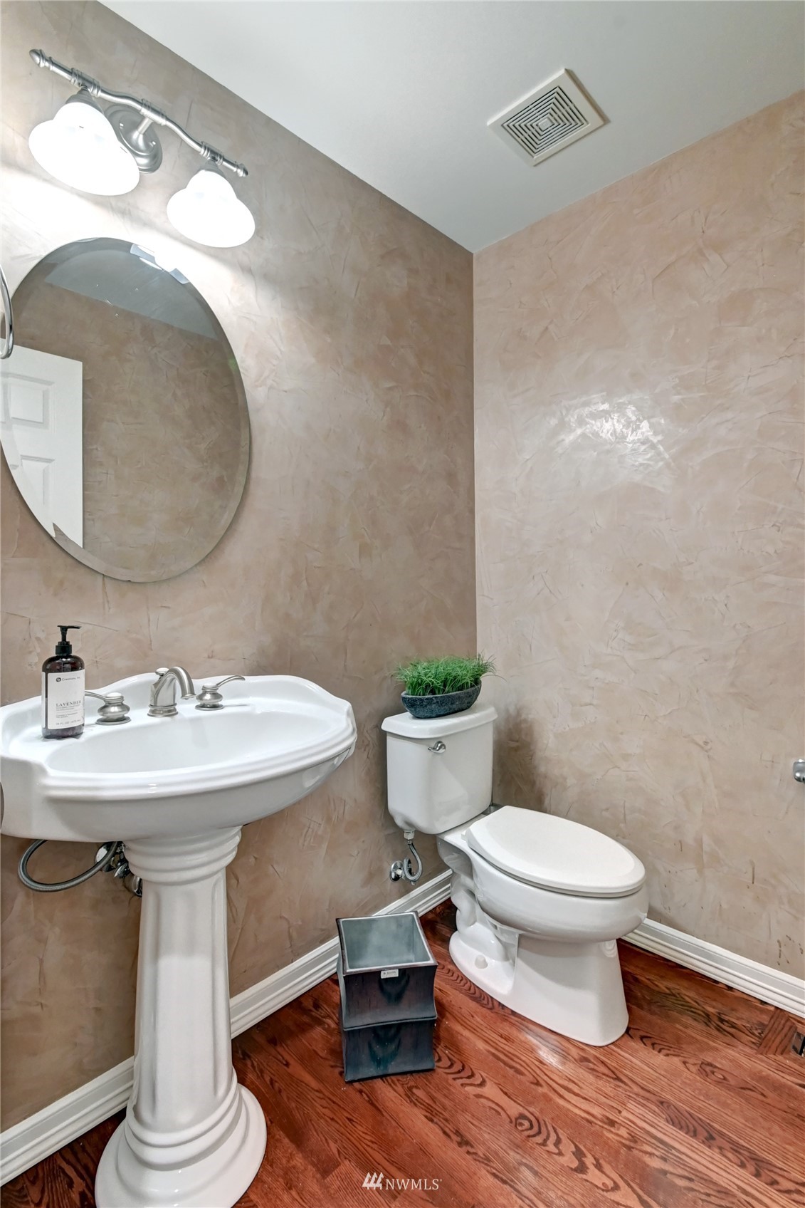 914 Southwest 361st Street Federal Way, WA 98023 - Photo 18 of 40 a bathroom with a sink toilet and a mirror
