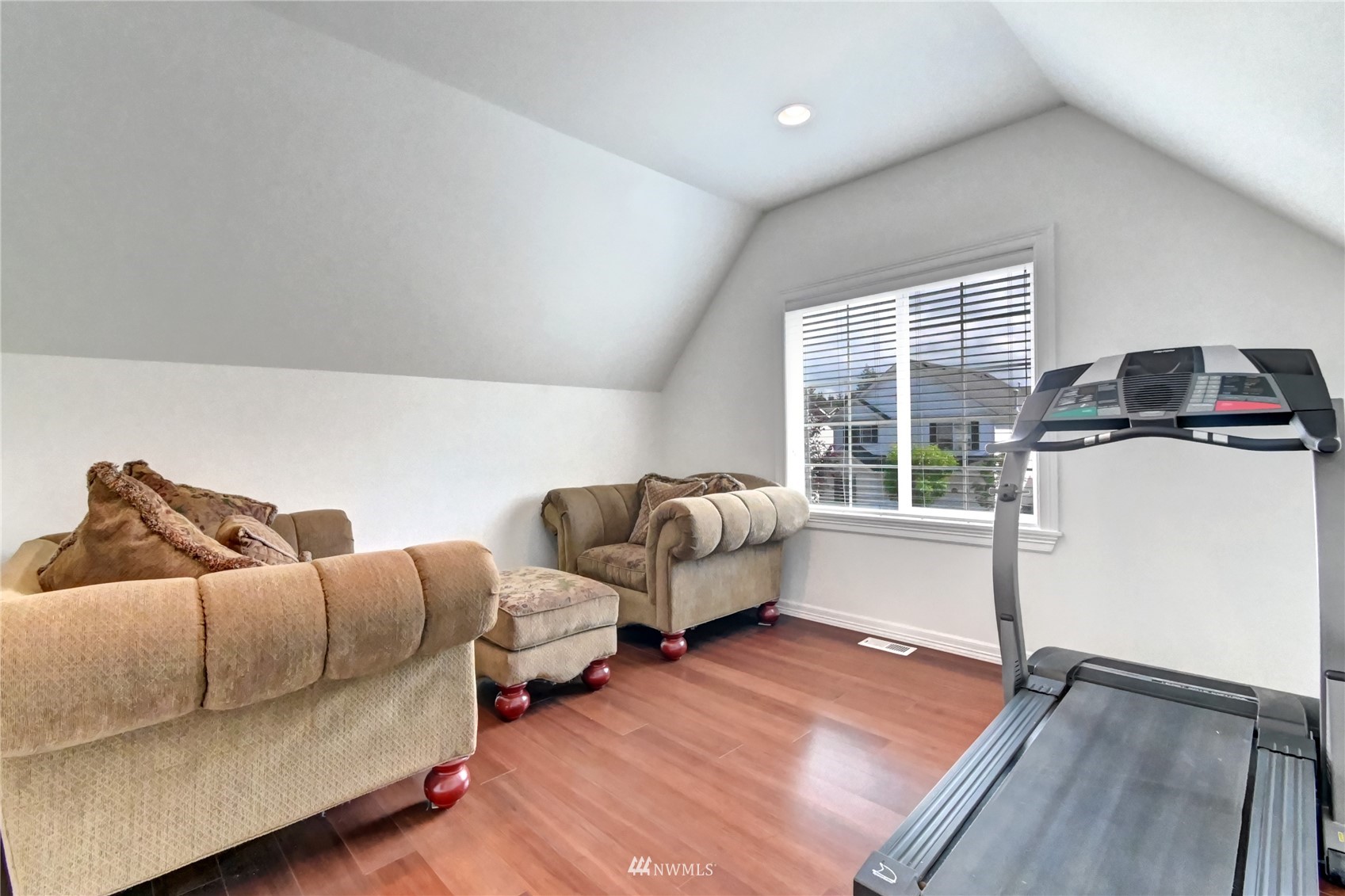 914 Southwest 361st Street Federal Way, WA 98023 - Photo 30 of 40 a living room with furniture and a large window