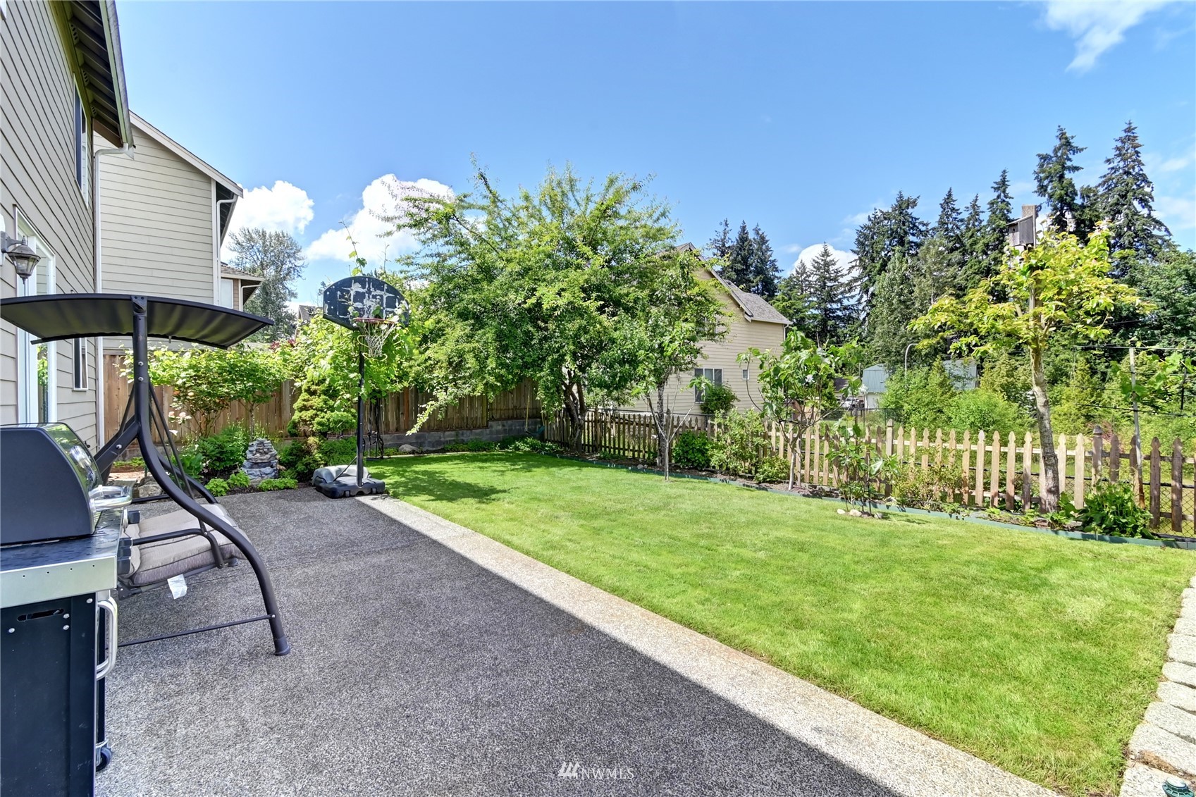 914 Southwest 361st Street Federal Way, WA 98023 - Photo 35 of 40 a house view with a garden space