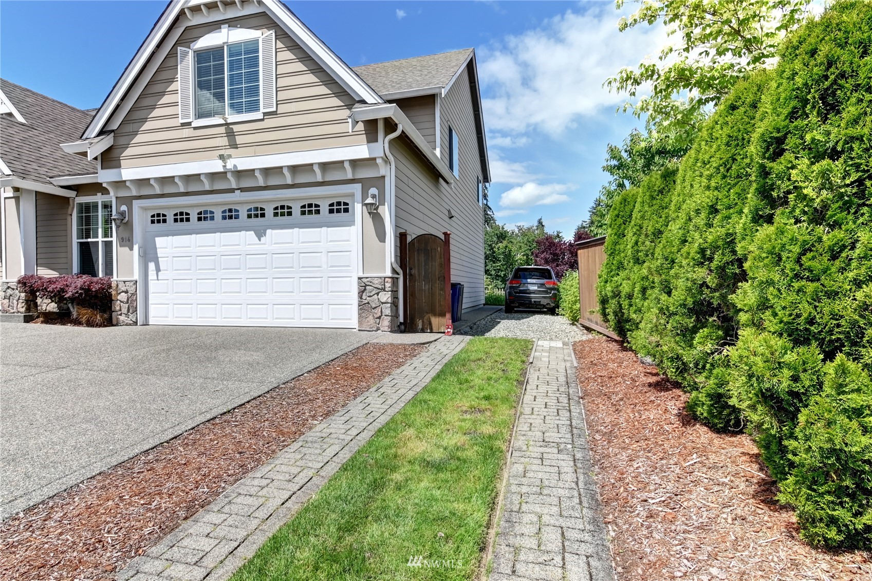 914 Southwest 361st Street Federal Way, WA 98023 - Photo 4 of 40 a front view of a house with a yard and garage