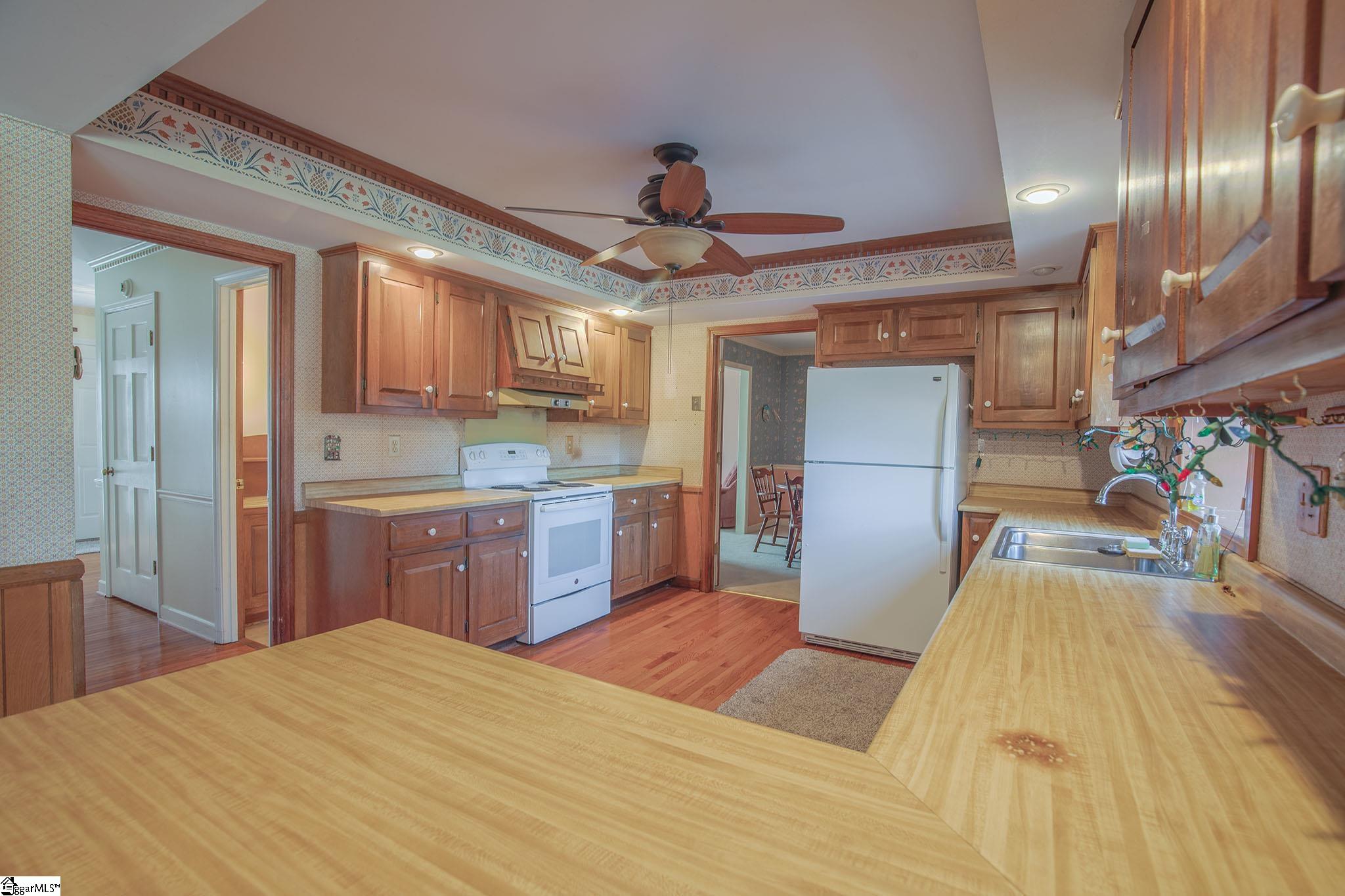 414 Roberts Road Taylors, SC 29687 - Photo 12 of 36 Gallery Image 12