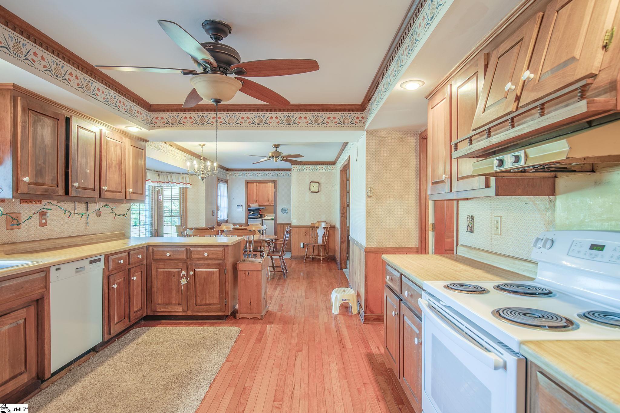 414 Roberts Road Taylors, SC 29687 - Photo 13 of 36 Gallery Image 13