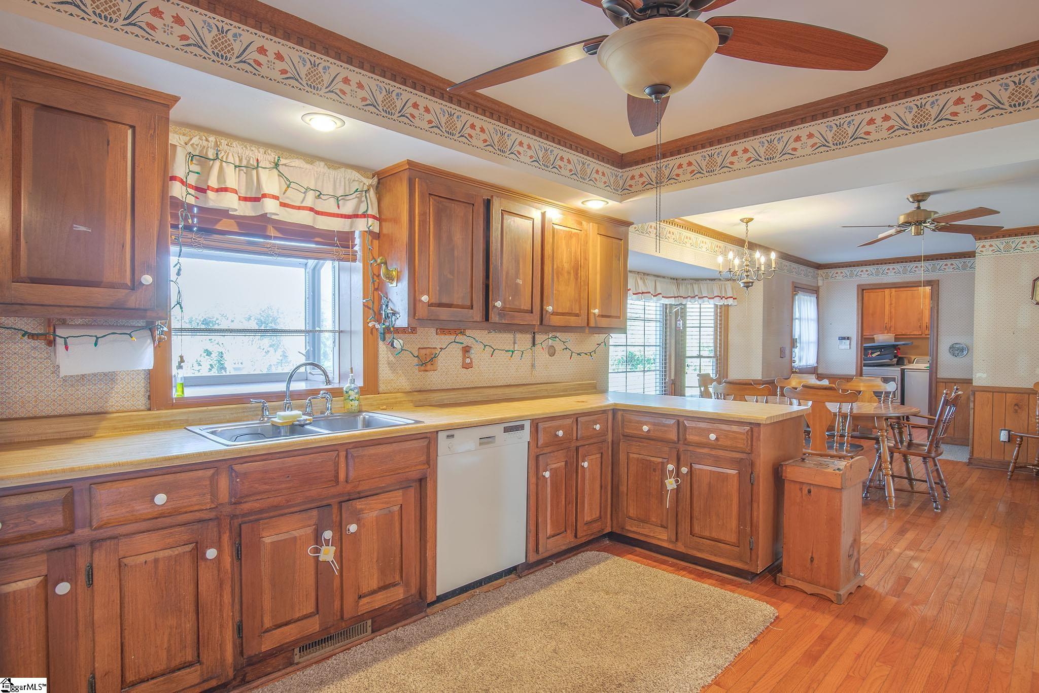 414 Roberts Road Taylors, SC 29687 - Photo 14 of 36 Gallery Image 14