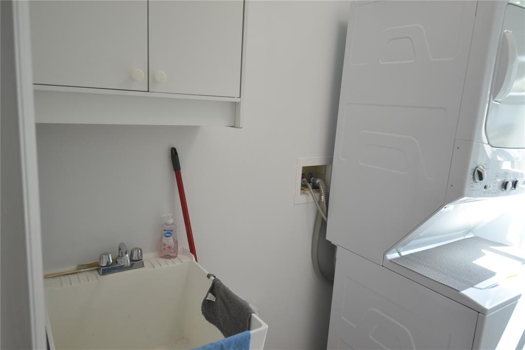 4020 Casa Del Sol Way New Port Richey, FL 34655 - Photo 67 of 98 a bathroom with a sink and a tub