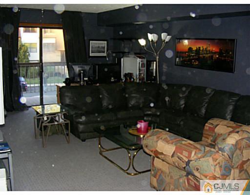 1714 Raspberry Court Edison, NJ 08817 - Photo 1 of 5 Gallery Image 1