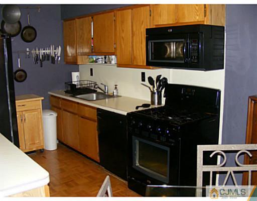 1714 Raspberry Court Edison, NJ 08817 - Photo 2 of 5 Gallery Image 2