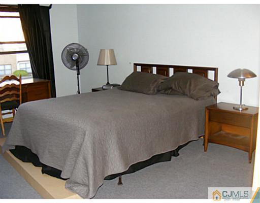 1714 Raspberry Court Edison, NJ 08817 - Photo 3 of 5 Gallery Image 3