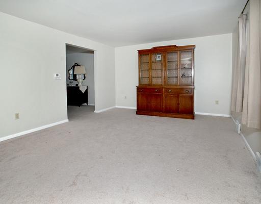 16 Moraine Road Plum, PA 15239 - Photo 8 of 16 Living Room.