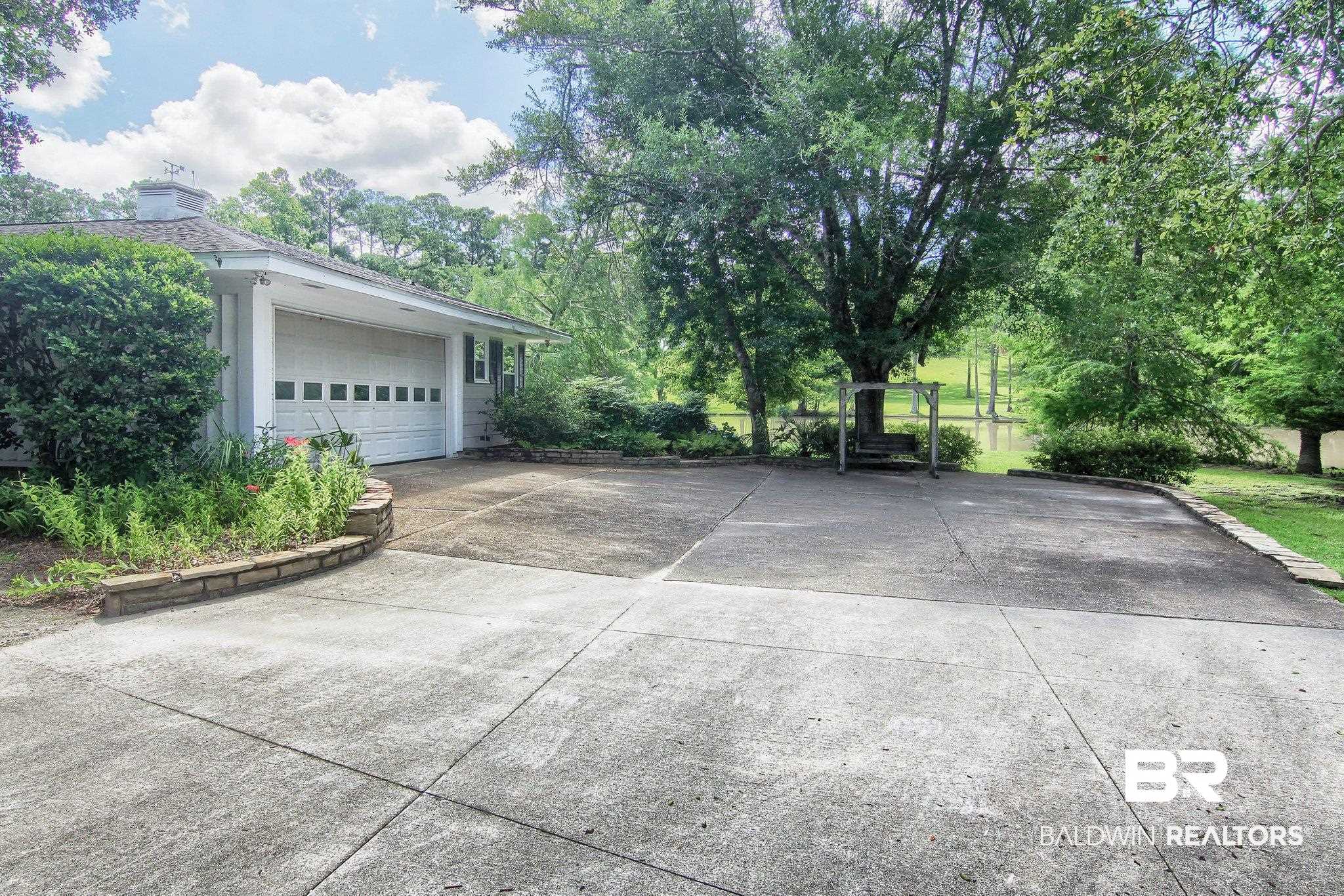 11680 Magnolia Street South Magnolia Springs, AL 36555 - Photo 7 of 23 Driverway