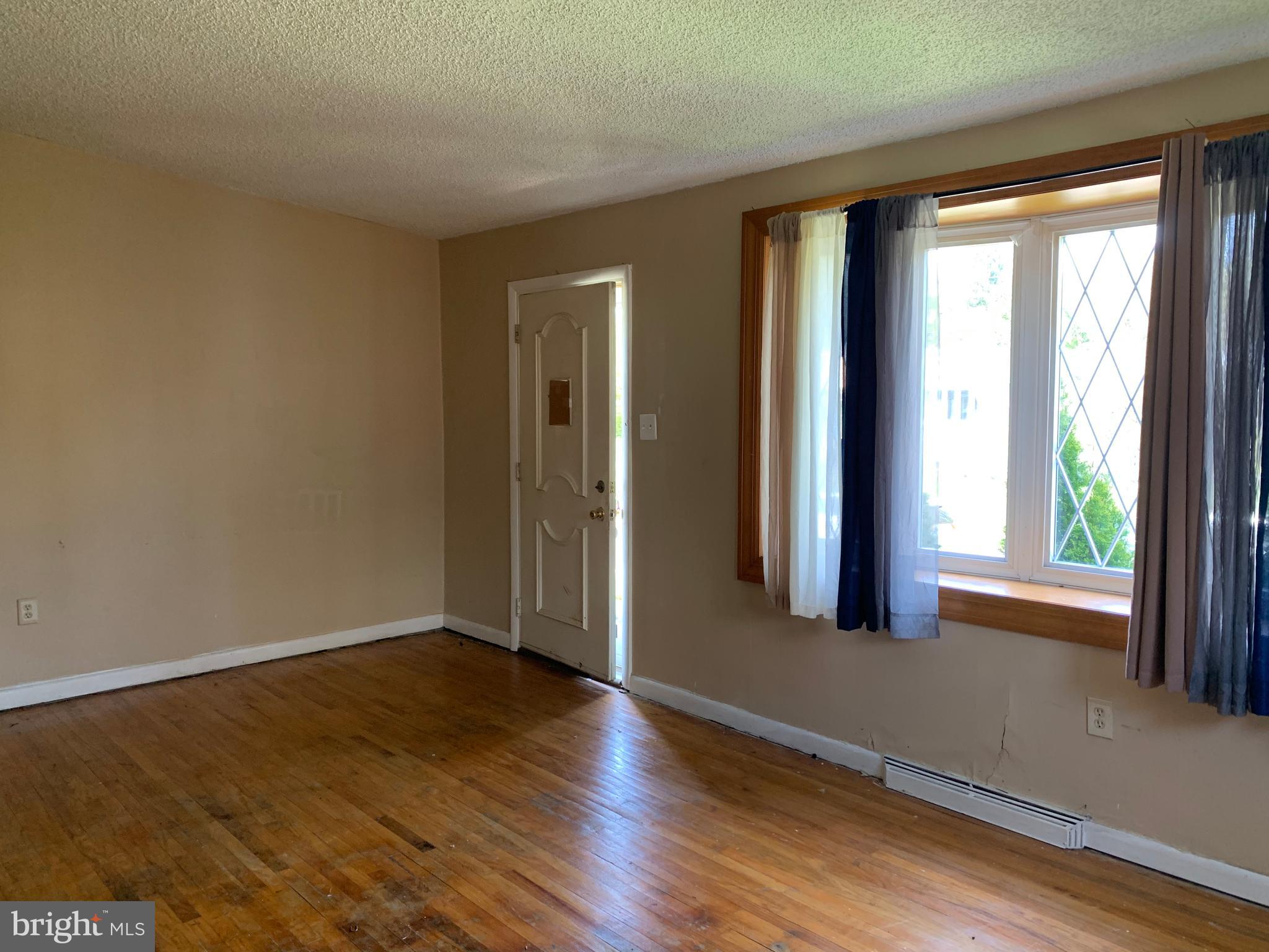 583 Wanamaker Road Jenkintown, PA 19046 - Photo 5 of 46 Front entrance and Living Room