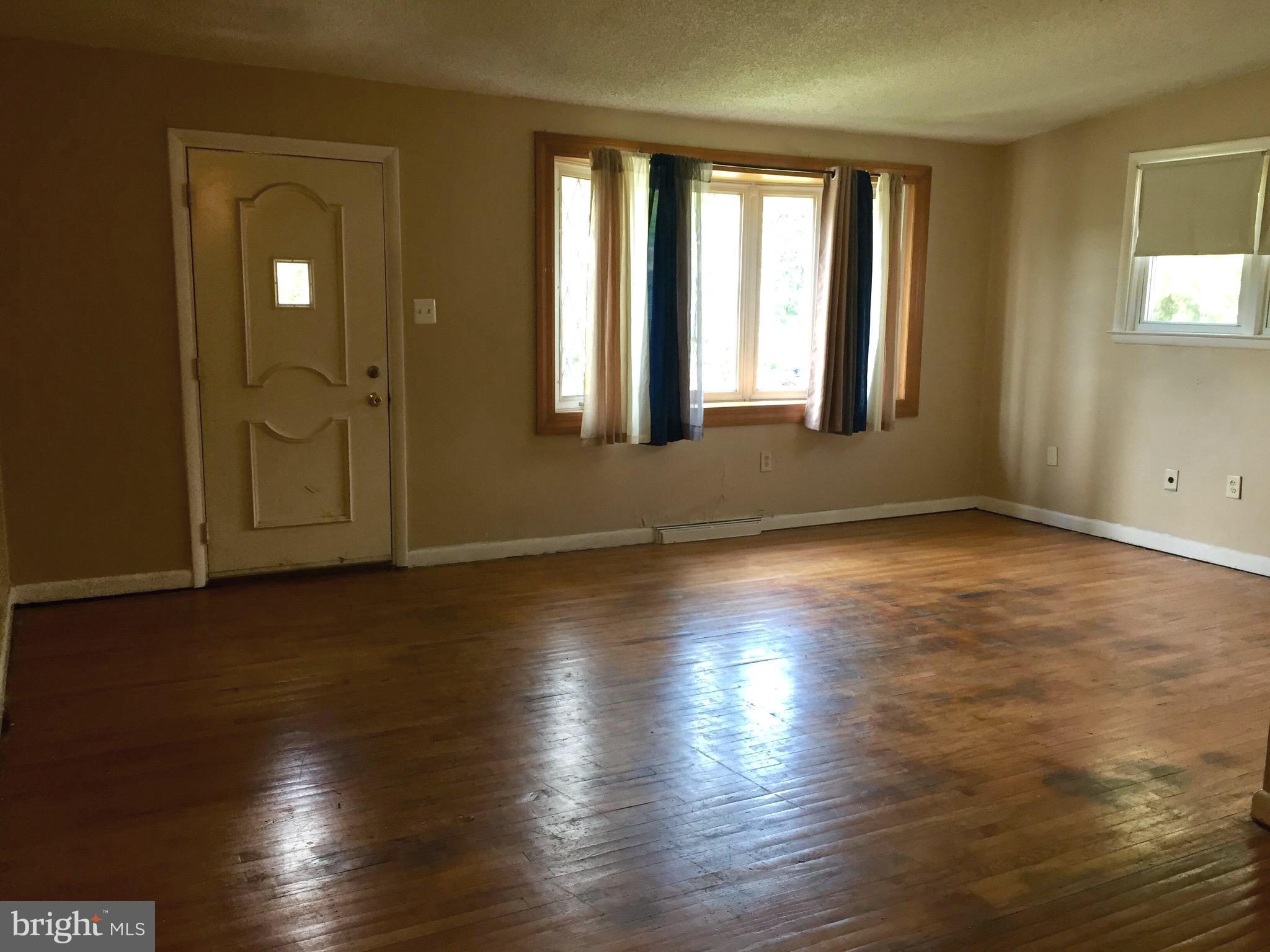 583 Wanamaker Road Jenkintown, PA 19046 - Photo 6 of 46 Living Room