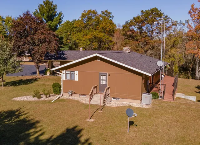 $774,000 | N2068 State Road 22, Wautoma, WI 54982