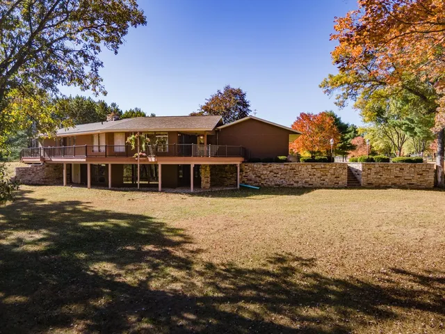 $774,000 | N2068 State Road 22, Wautoma, WI 54982