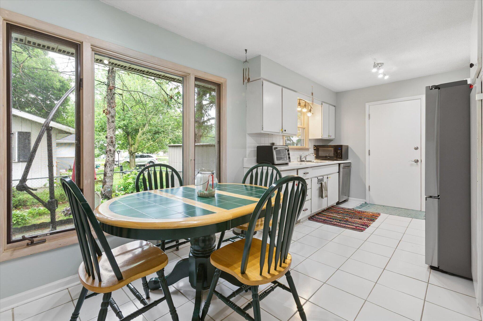 1359 West Glenlord Road St. Joseph, MI 49085 - Photo 3 of 15 03-8