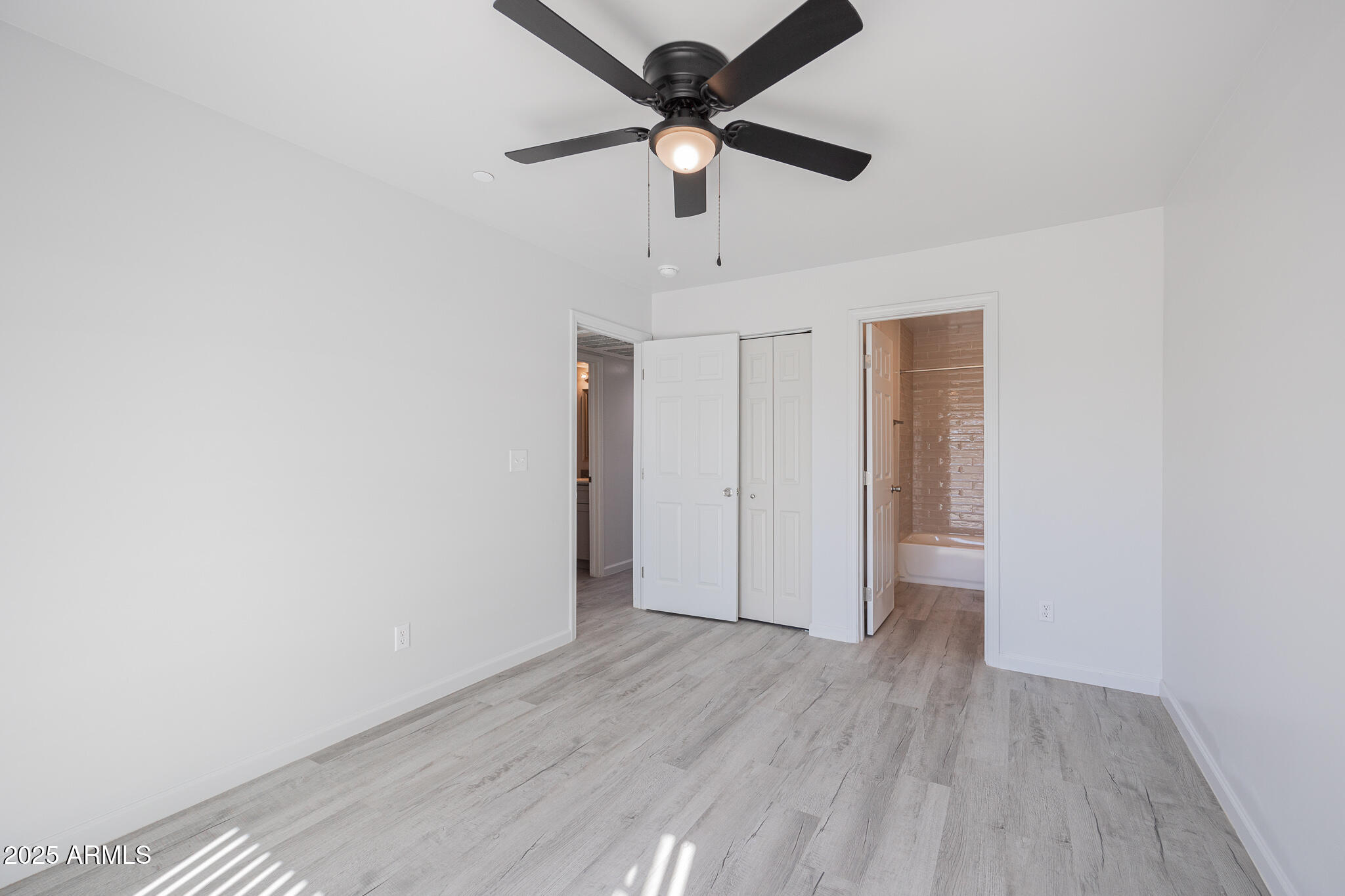 2121 West Adams Street, Unit B102 Phoenix, AZ 85009 - Photo 17 of 25 a view of an empty room with a window