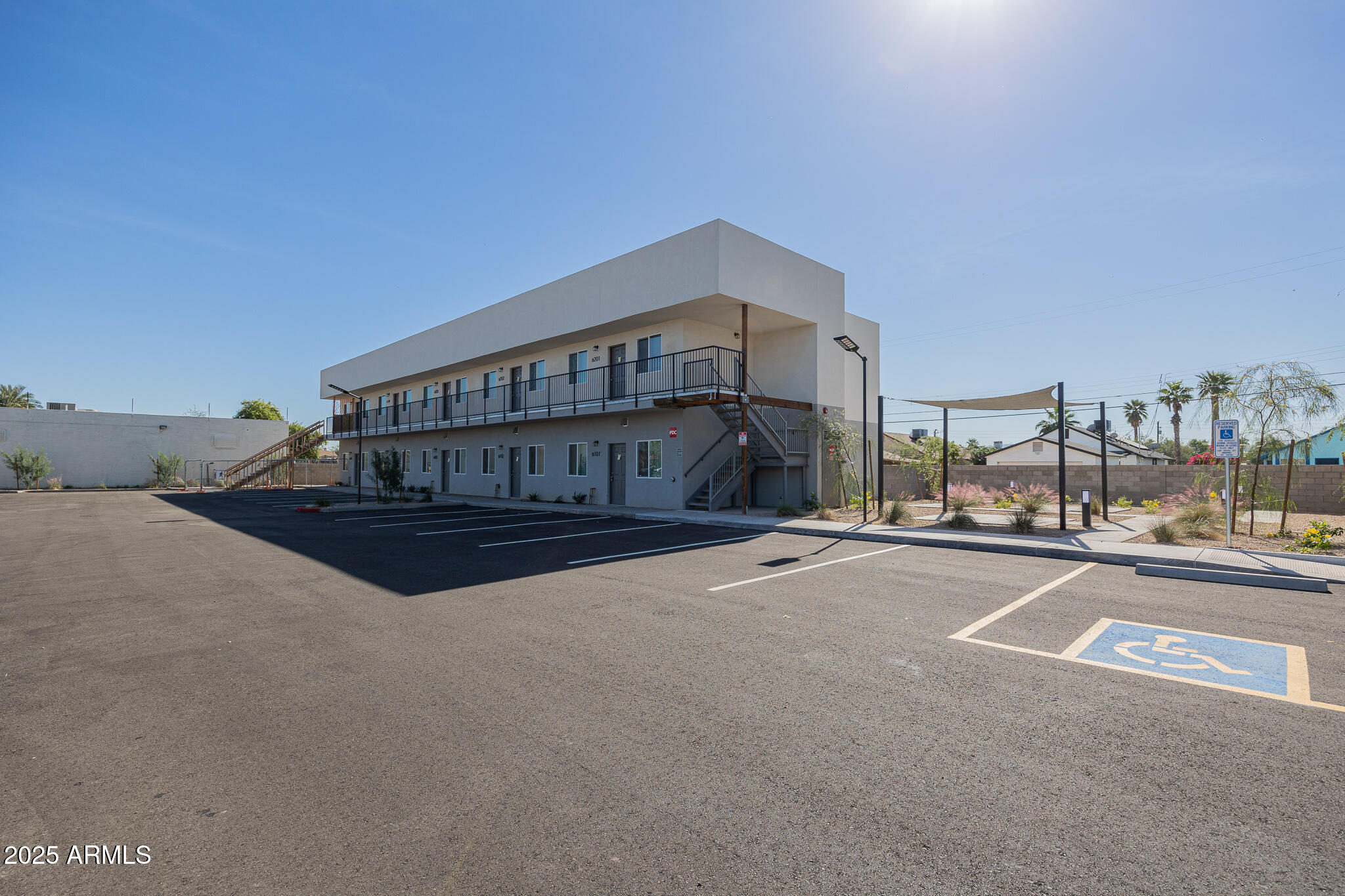 2121 West Adams Street, Unit B102 Phoenix, AZ 85009 - Photo 5 of 25 a view of a terrace with a bench