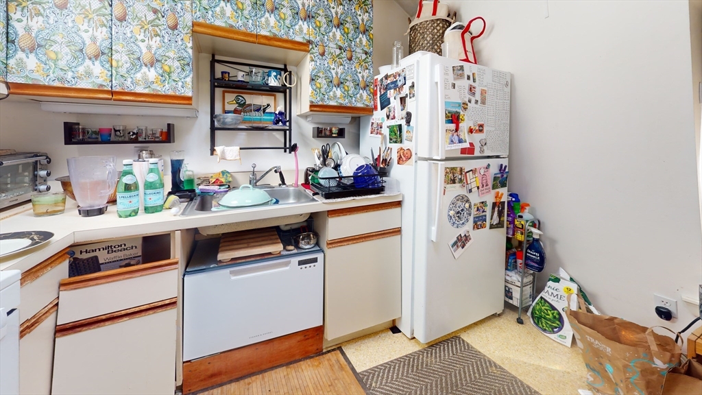 12 Lyman Street, Unit 3 Waltham, MA 02452 - Photo 1 of 4