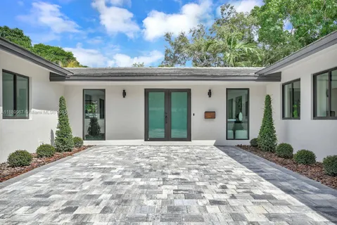 a view of a house with a backyard