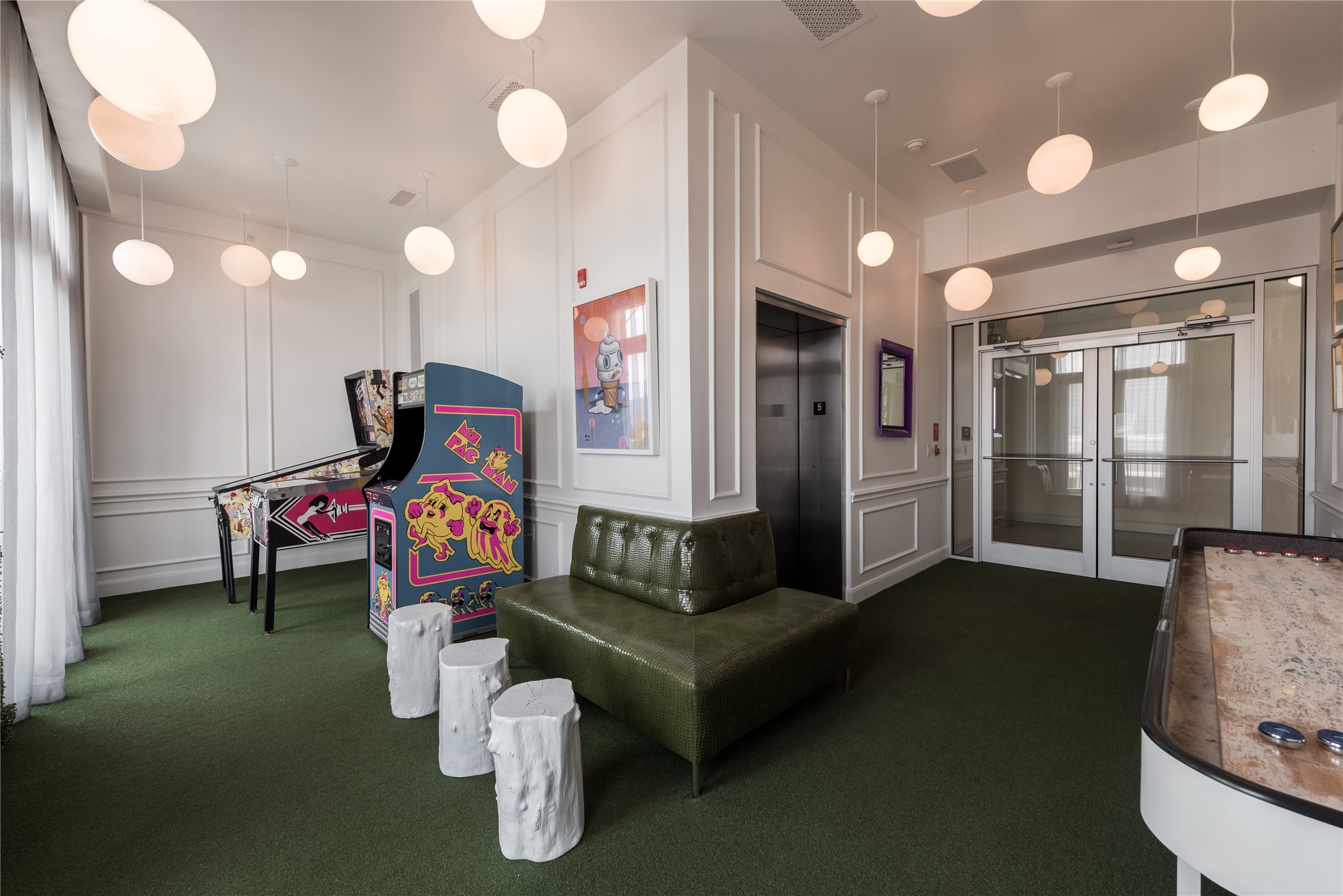 2700 Brazos Street, Unit 4501 Houston, TX 77006 - Photo 11 of 21 Ms PacMan, pin ball and shuffleboard!