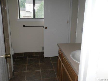 725 Dressler Lane Rochester, MI 48307 - Photo 5 of 13 025.JPG