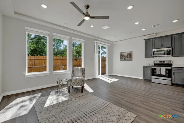 $1,750 | 104 Creekside Trail, Unit 303, Kyle, TX 78640