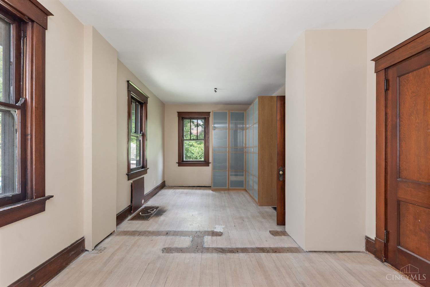 4718 Gray Road Cincinnati, OH 45232 - Photo 11 of 26 Gallery Image 11