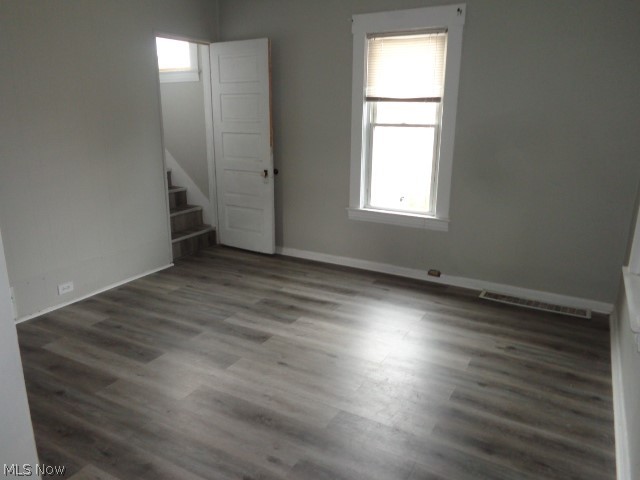 5462 State Road Parma, OH 44134 - Photo 4 of 17 Living Room