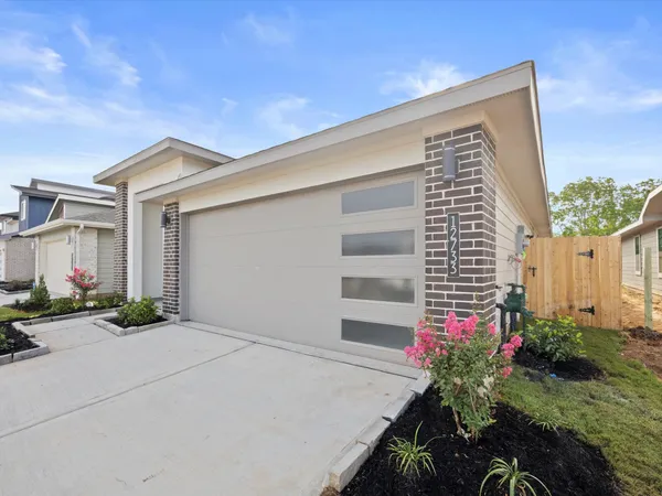 a house view with a outdoor space